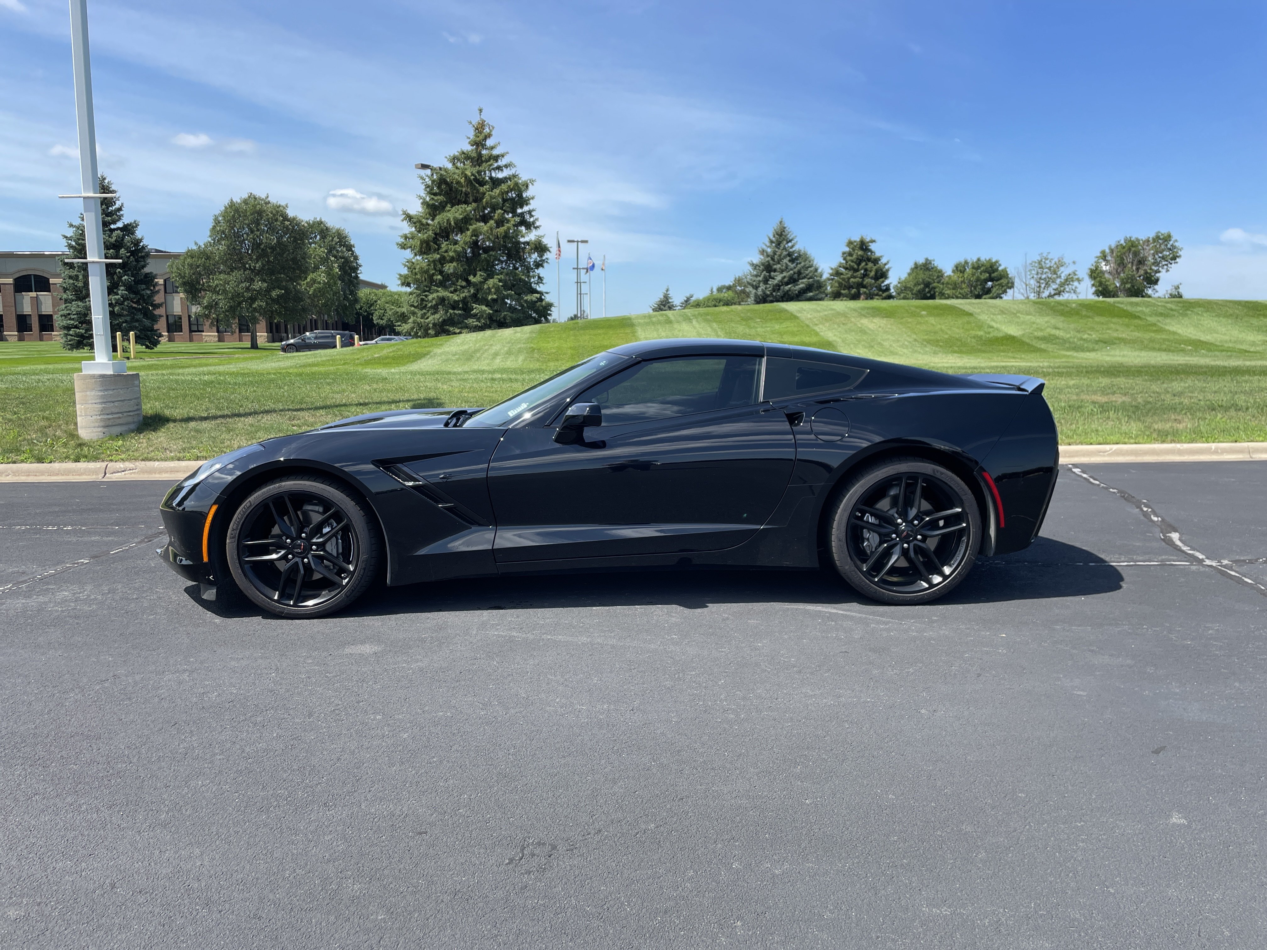 Used 2016 Chevrolet Corvette Stingray Coupe w/ Carbon Flash Badge Package RWD video 2