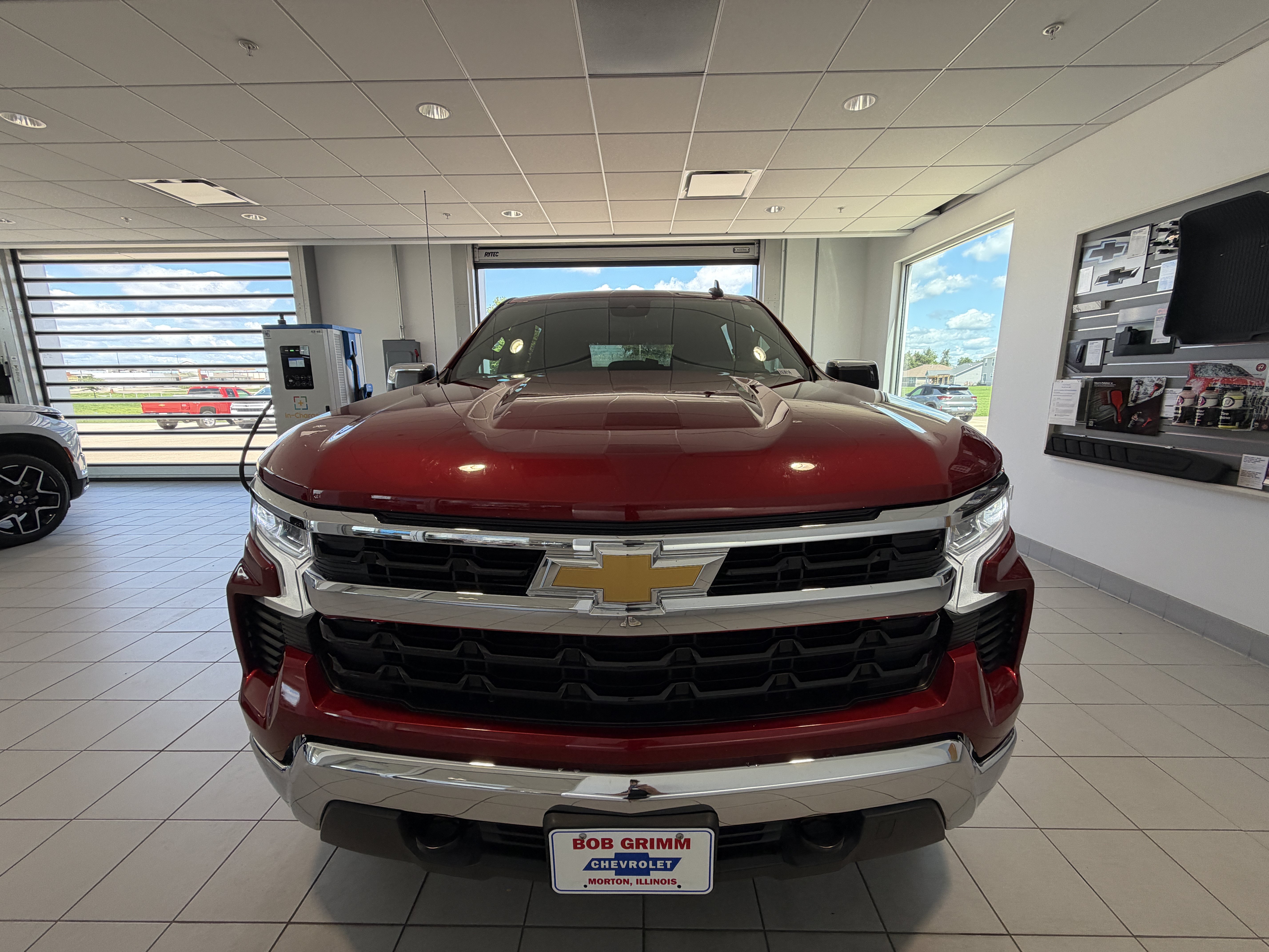 Used 2023 Chevrolet Silverado 1500 LT AWD/4WD image 5