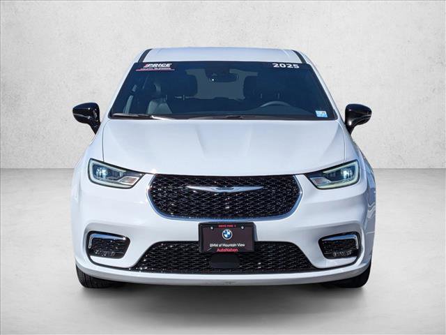 Used 2025 Chrysler Pacifica Select video 2