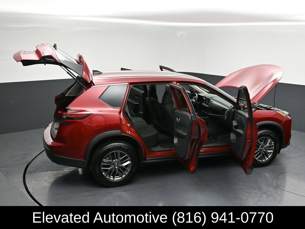 Used 2025 Nissan Rogue S image 31
