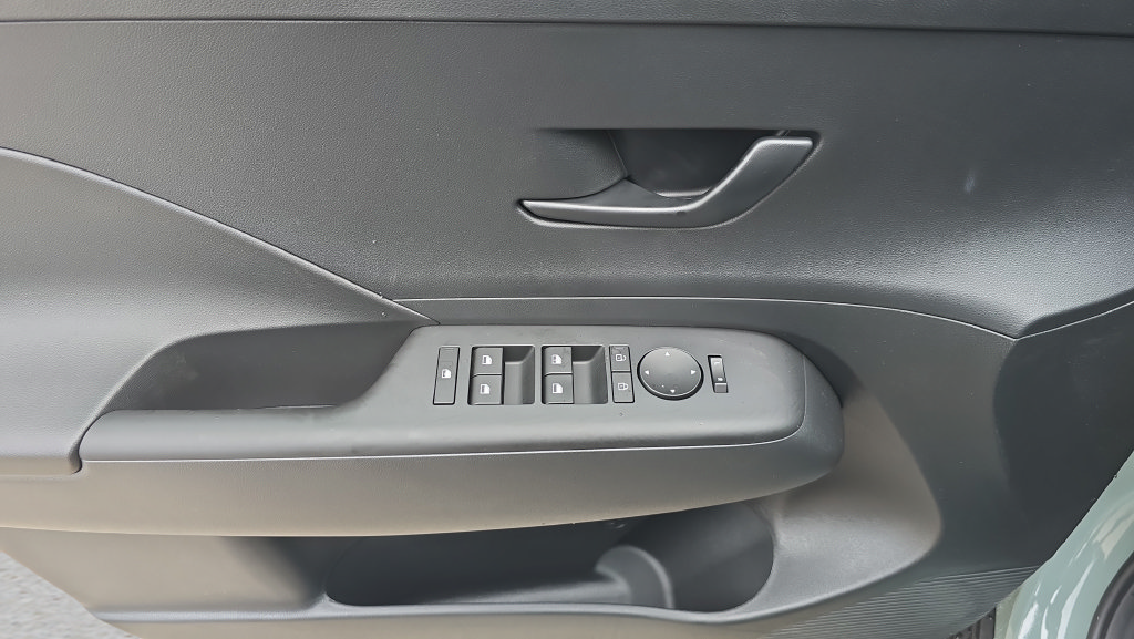 New 2027 Hyundai Kona SE FWD image 15