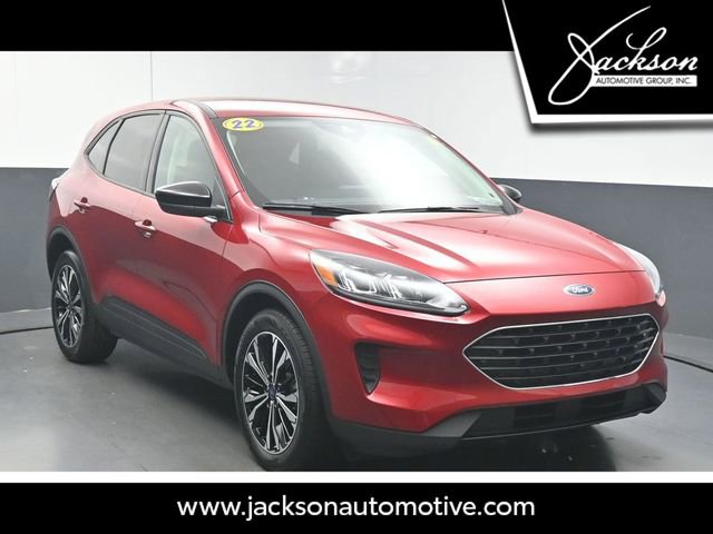 Used 2022 Ford Escape SE w/ SE Sport Appearance Package FWD image 1