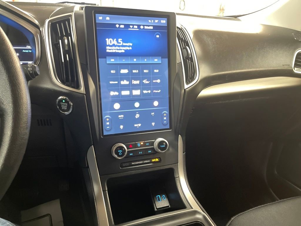 Used 2022 Ford Edge SE w/ Black Appearance Package image 18