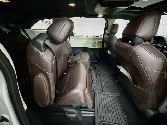 Used 2022 Toyota Sienna Platinum AWD/4WD image 31