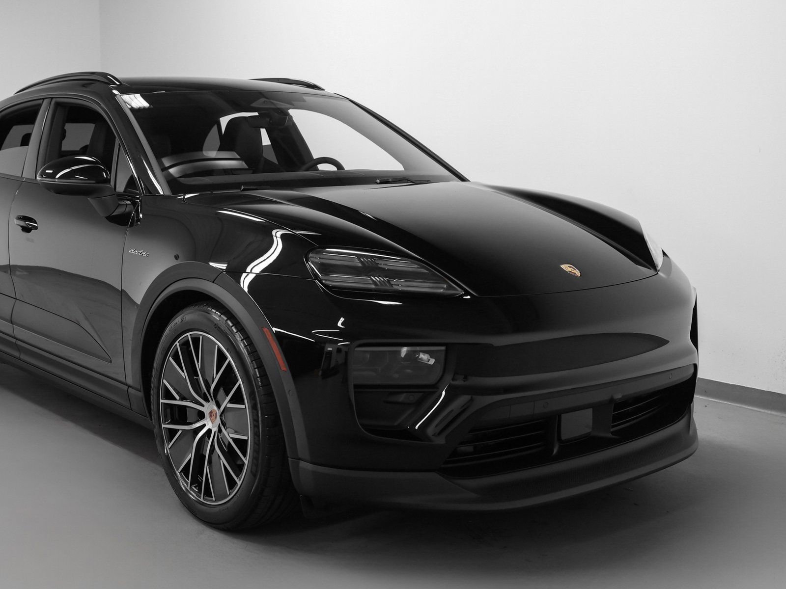 New 2026 Porsche Macan 4 Electric image 9