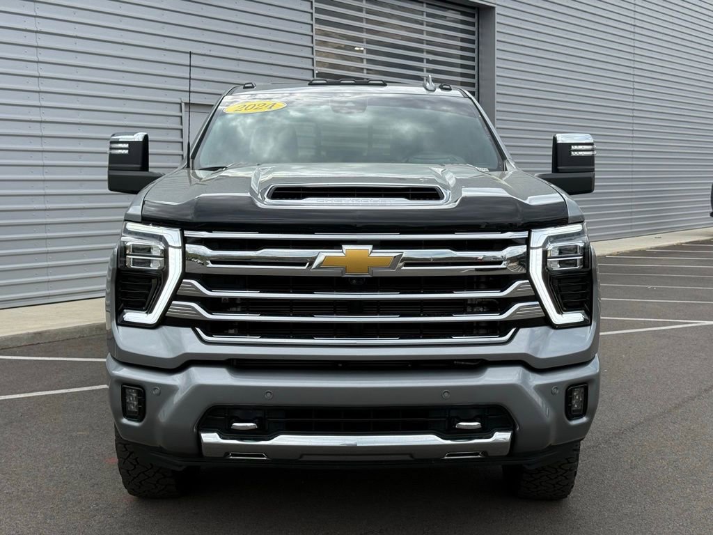 Used 2024 Chevrolet Silverado 2500 High Country w/ High Country Premium Package image 2
