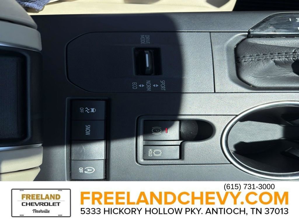 Used 2020 Toyota Highlander XLE FWD image 36