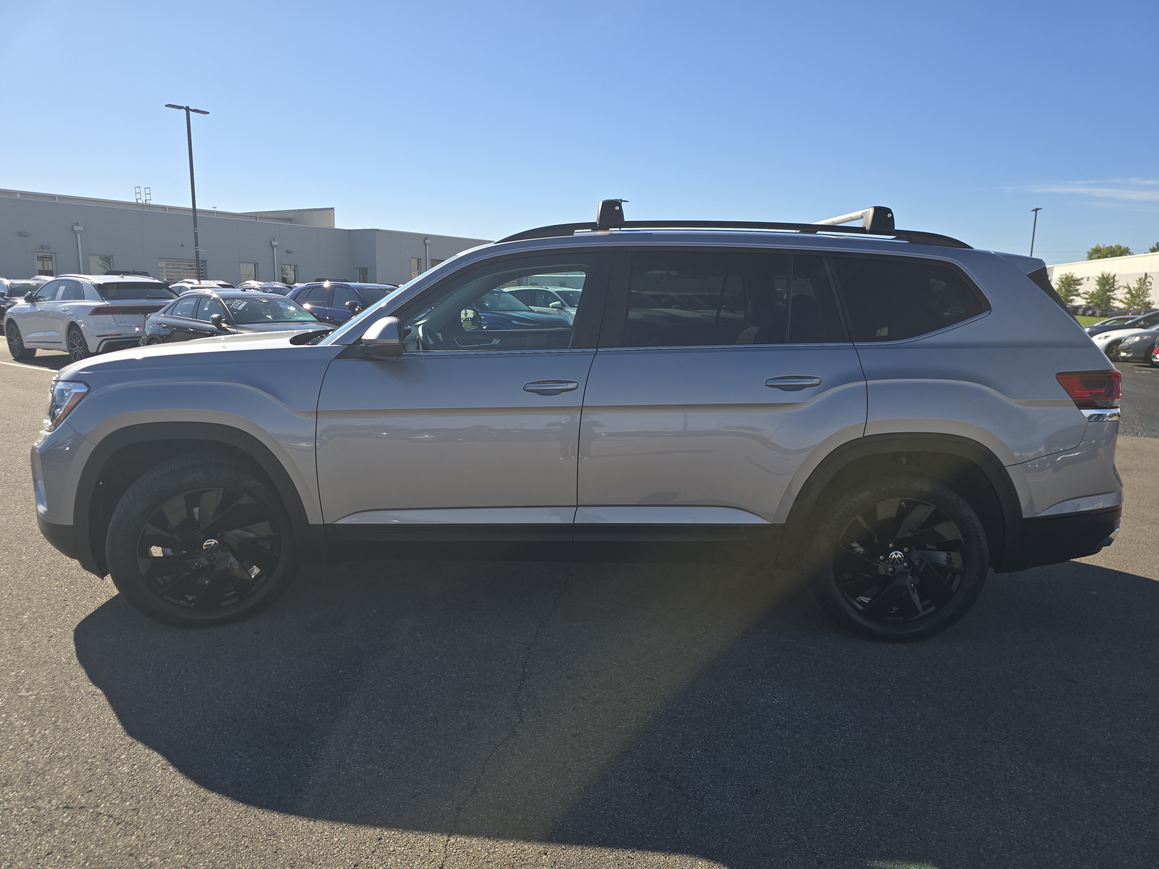 Certified 2025 Volkswagen Atlas SE AWD/4WD image 4