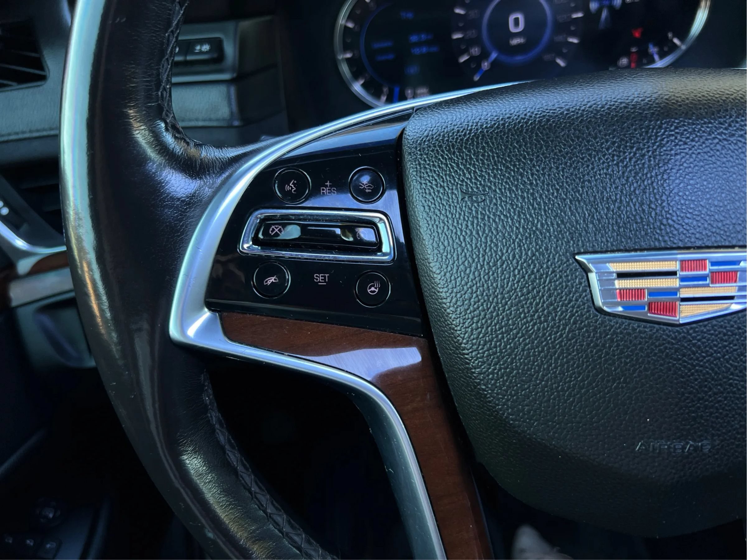 Used 2018 Cadillac Escalade Luxury AWD/4WD image 28