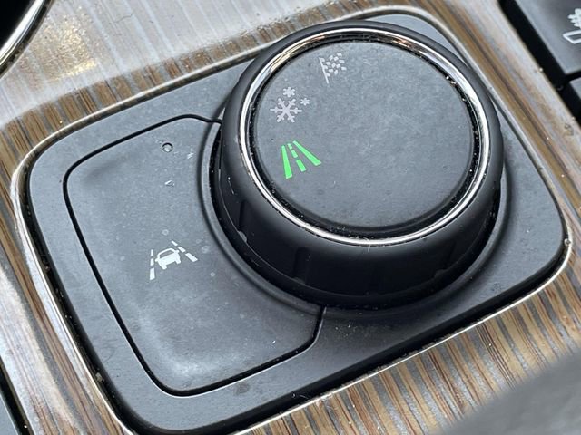 Used 2023 GMC Acadia SLE w/ Driver Convenience Package image 23