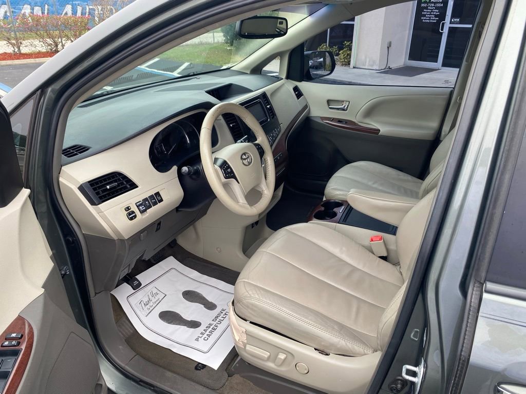 Used 2014 Toyota Sienna XLE image 9