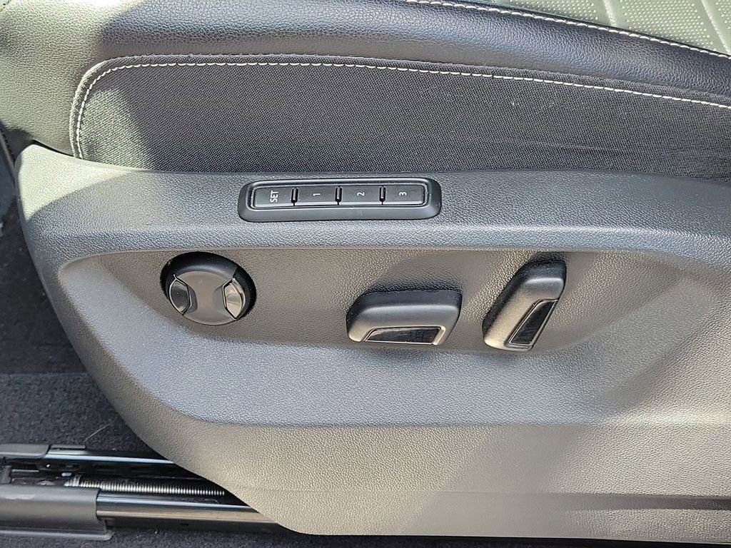 Used 2024 Volkswagen Atlas Cross Sport SEL R-Line AWD/4WD image 21