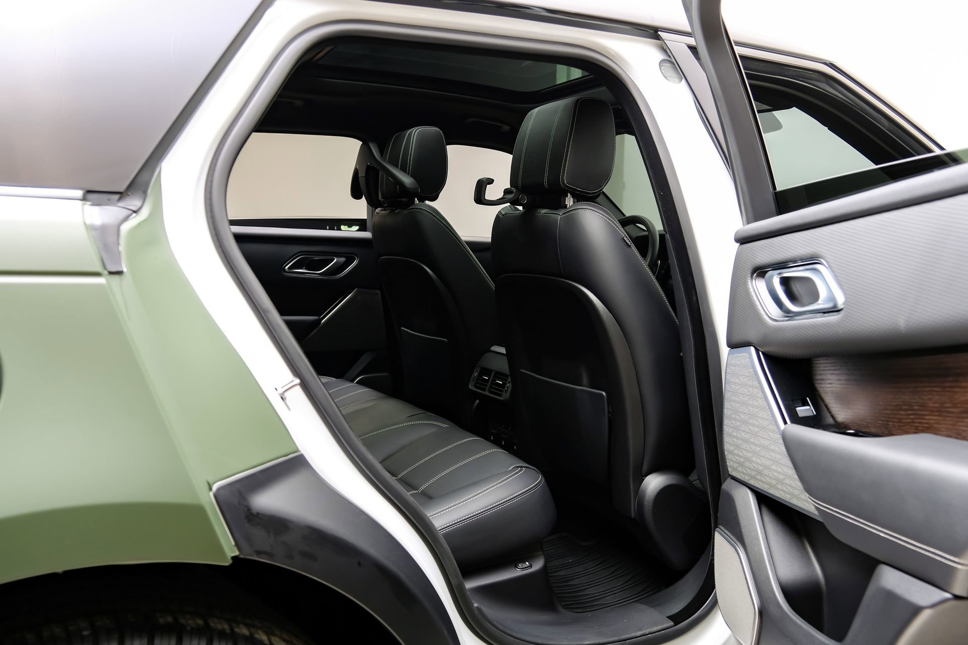 Used 2021 Land Rover Range Rover Velar R-Dynamic S AWD/4WD image 43