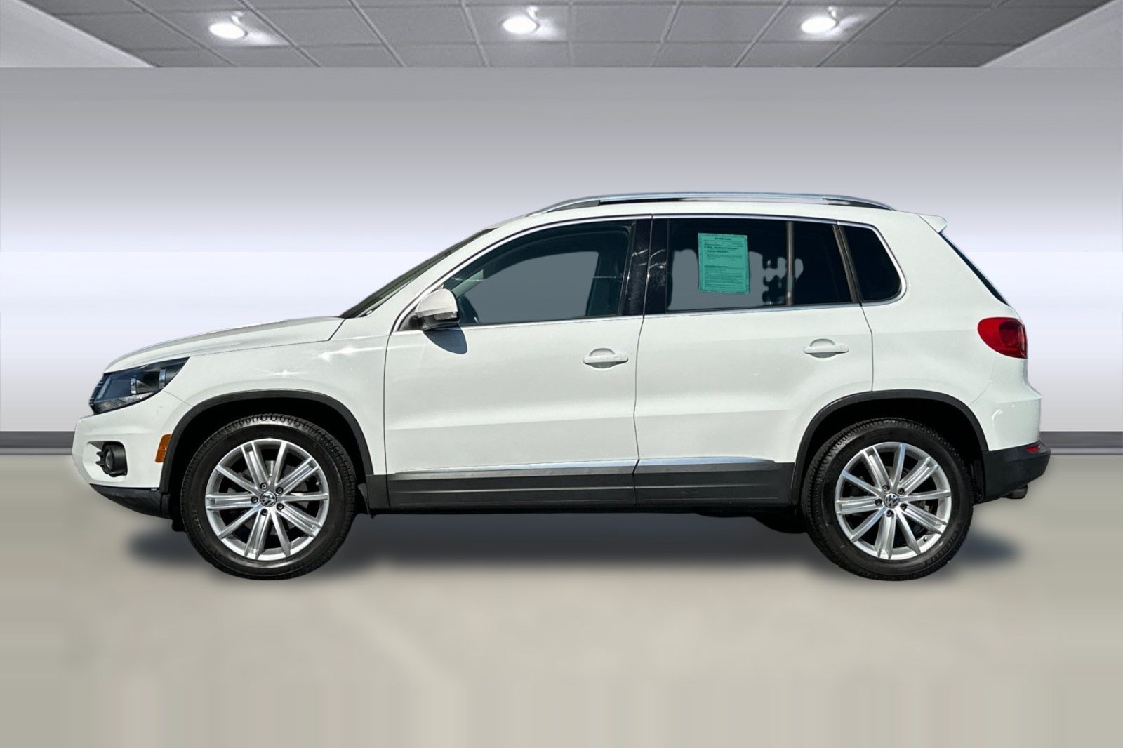 Used 2015 Volkswagen Tiguan S FWD image 2