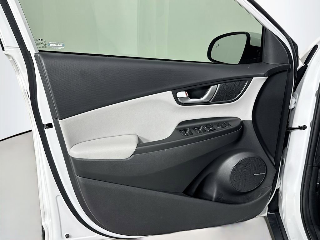 Used 2022 Hyundai Kona Limited image 29