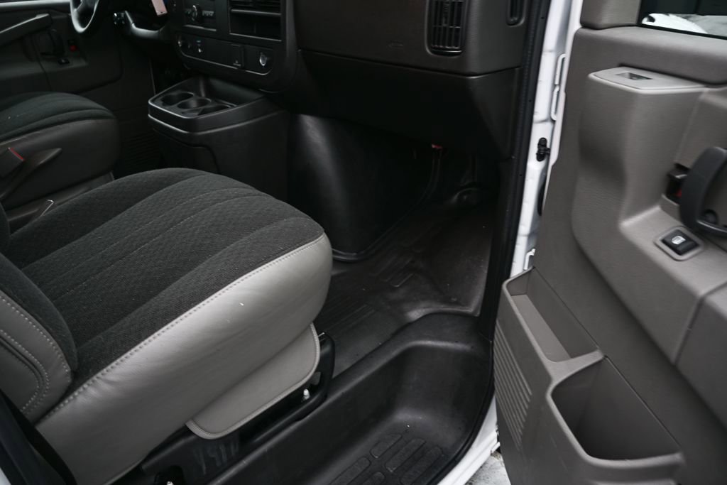 Used 2024 GMC Savana 2500 w/ Driver Convenience Package RWD image 18