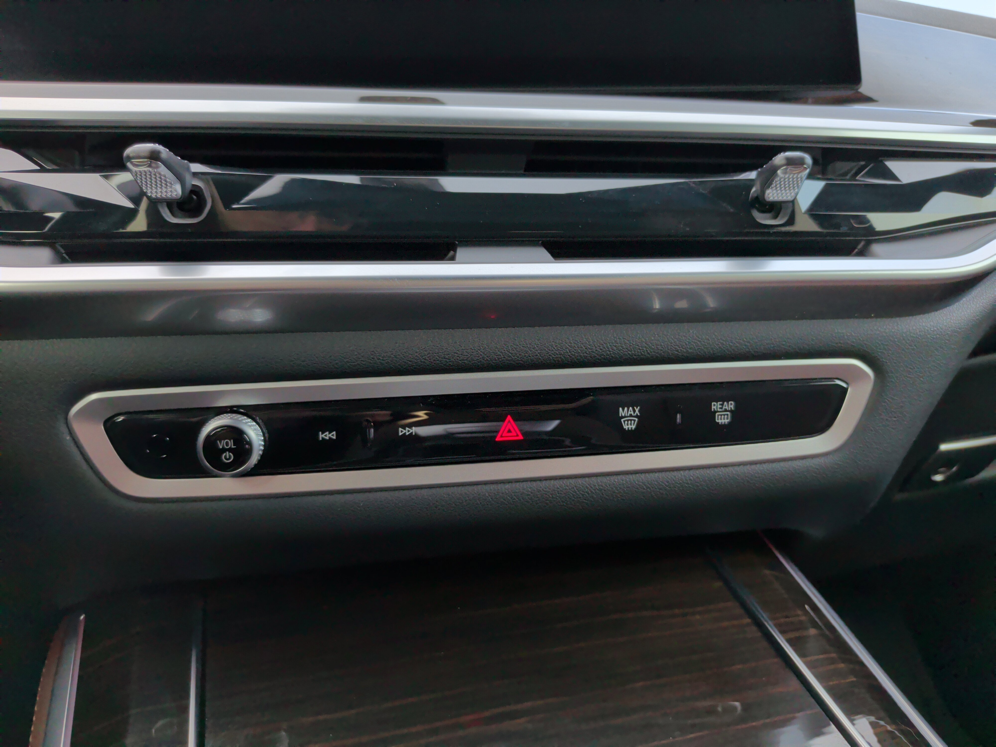 Certified 2025 BMW X5 M60i w/ Climate Comfort Package image 19