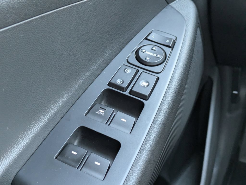 Used 2021 Hyundai Tucson Value FWD image 23