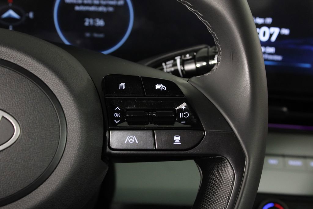 Certified 2025 Hyundai Elantra Limited image 29