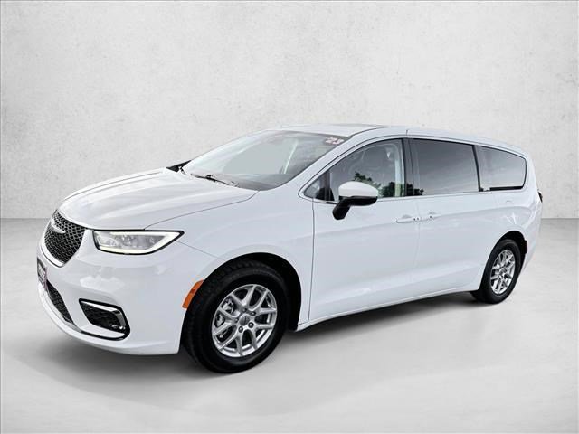 Used 2023 Chrysler Pacifica Touring-L image 1