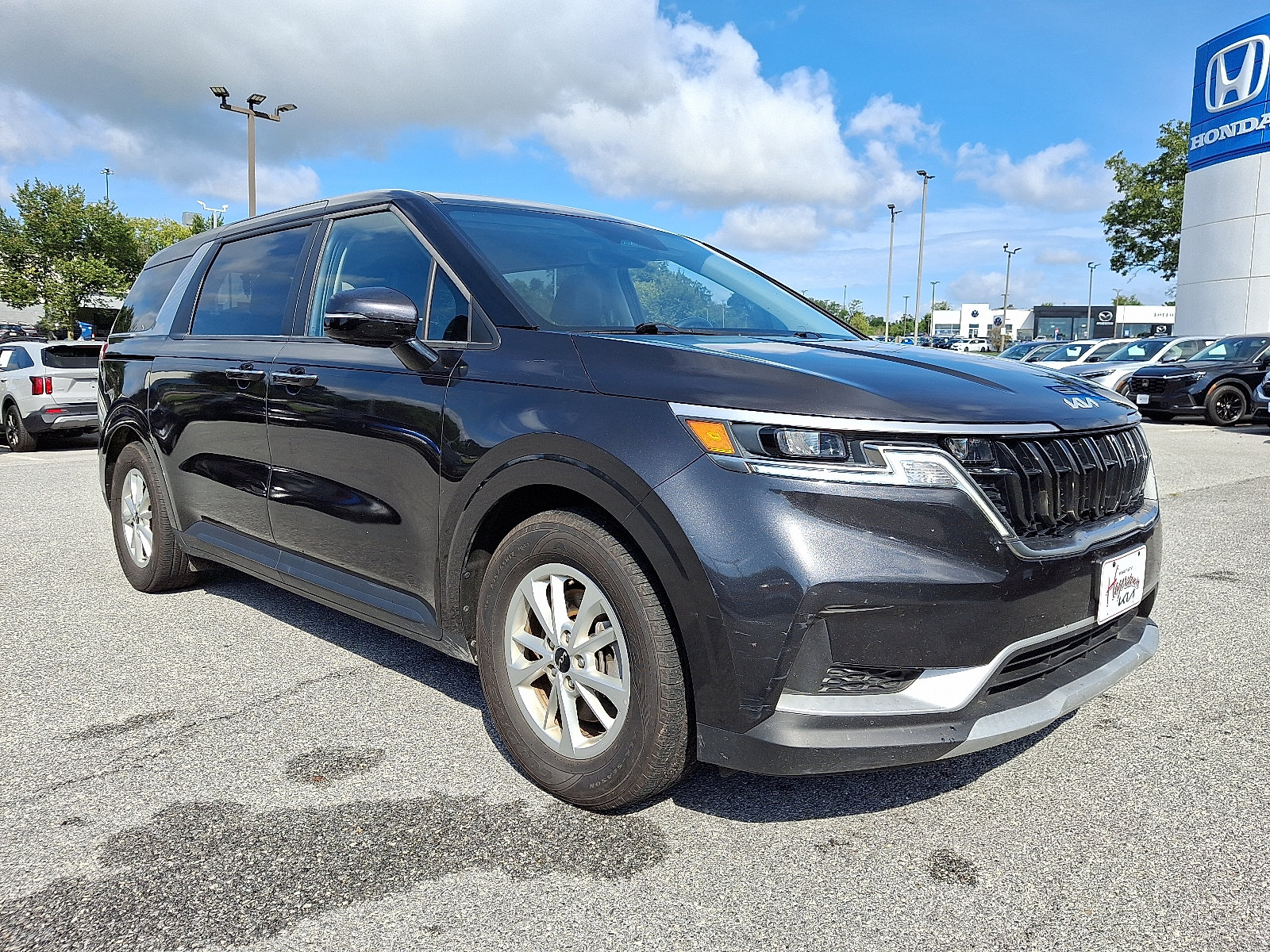 Certified 2024 Kia Carnival LX FWD image 1