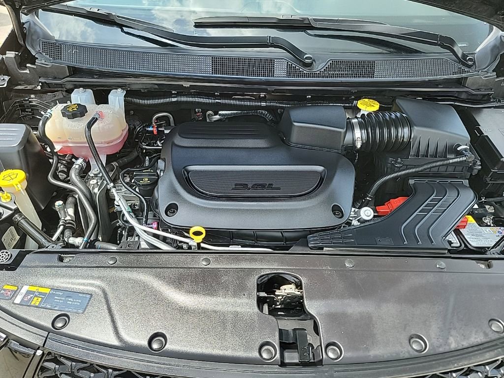 Used 2025 Chrysler Pacifica Limited image 9