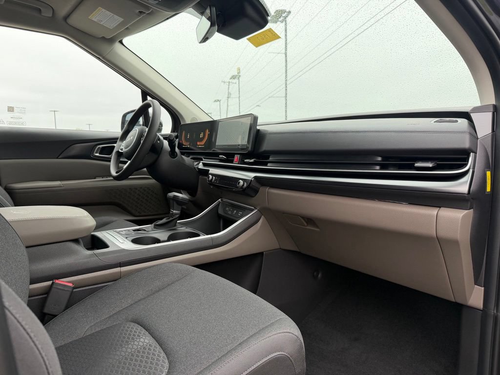 New 2026 Kia Carnival LX FWD image 35