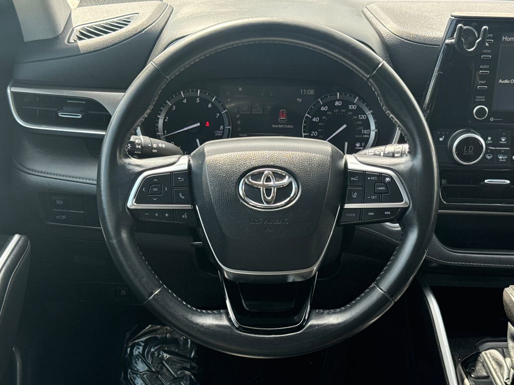 Used 2021 Toyota Highlander XLE AWD/4WD image 15
