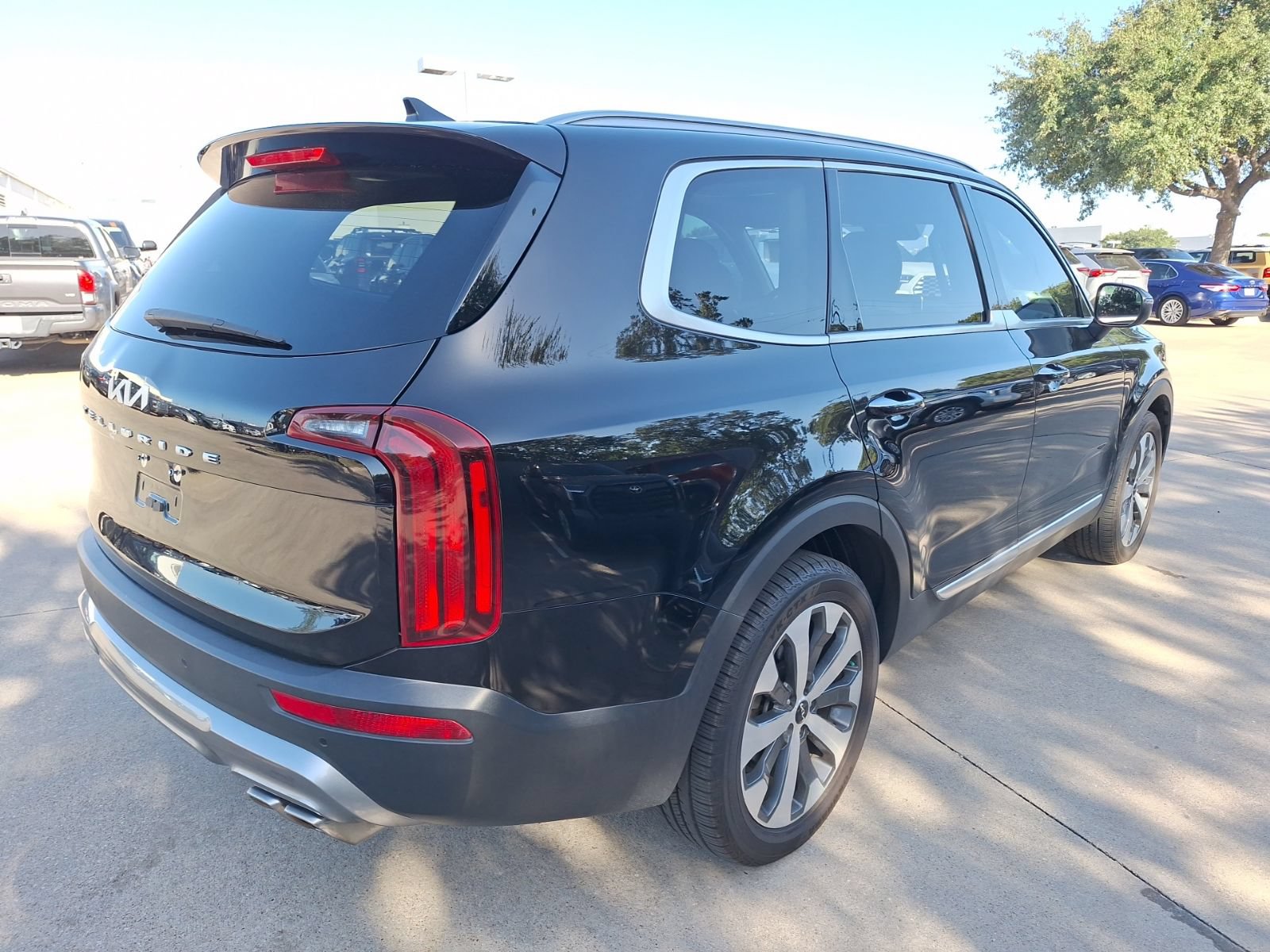 Used 2022 Kia Telluride S FWD image 6