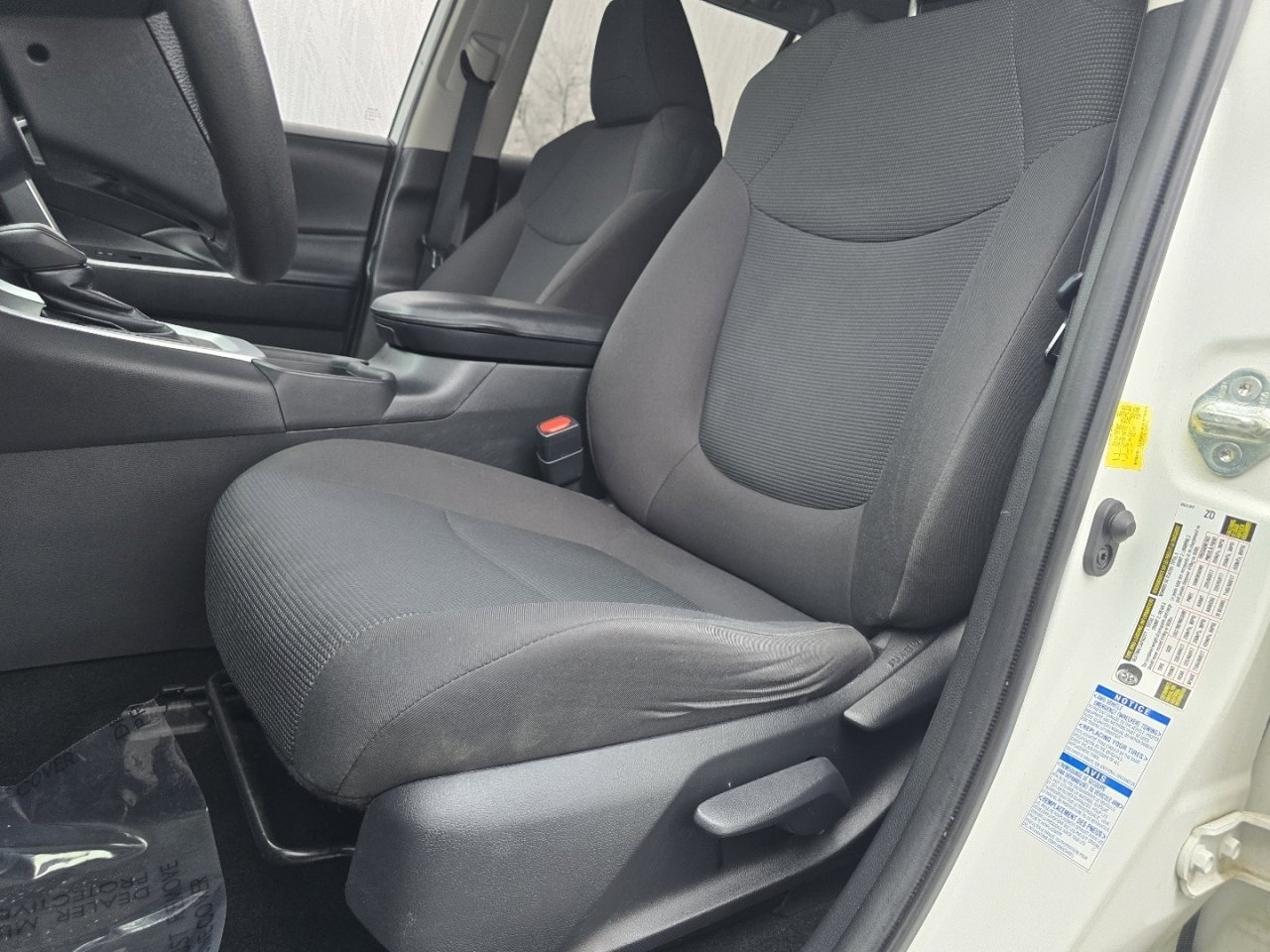 Used 2020 Toyota RAV4 LE image 23