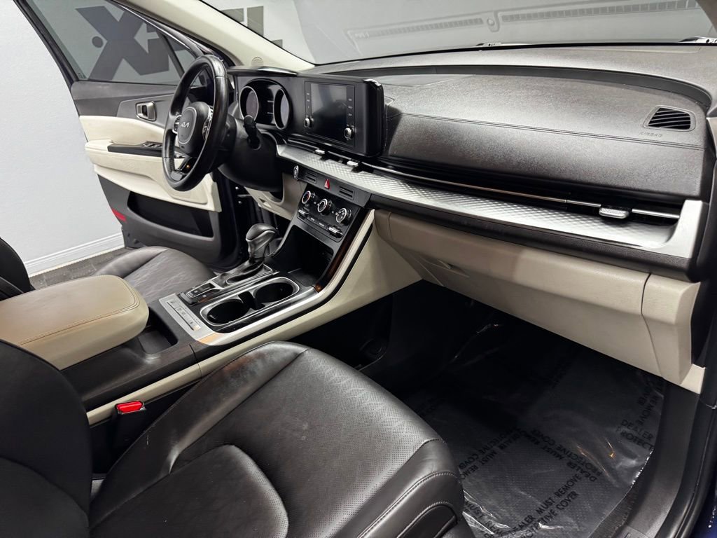 Used 2024 Kia Carnival LX FWD image 54