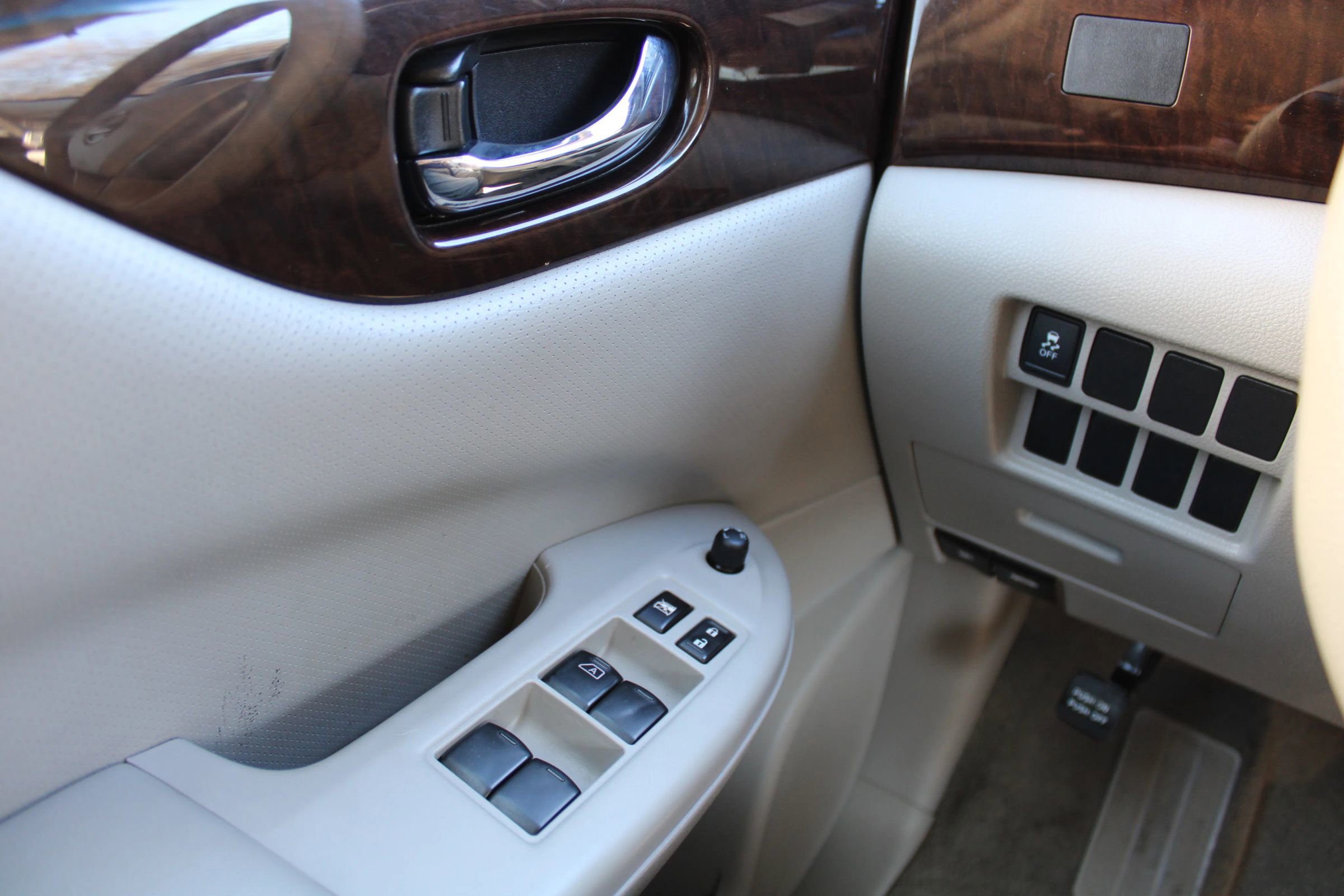 Used 2015 Nissan Quest S image 29