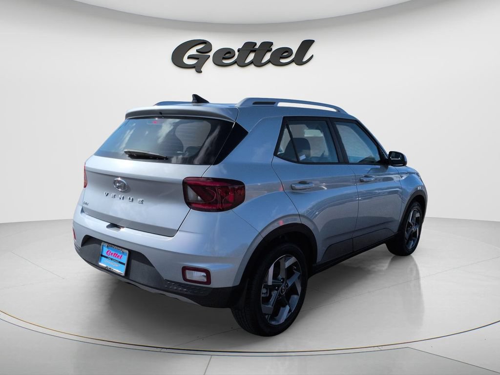 Certified 2021 Hyundai Venue SEL FWD image 5