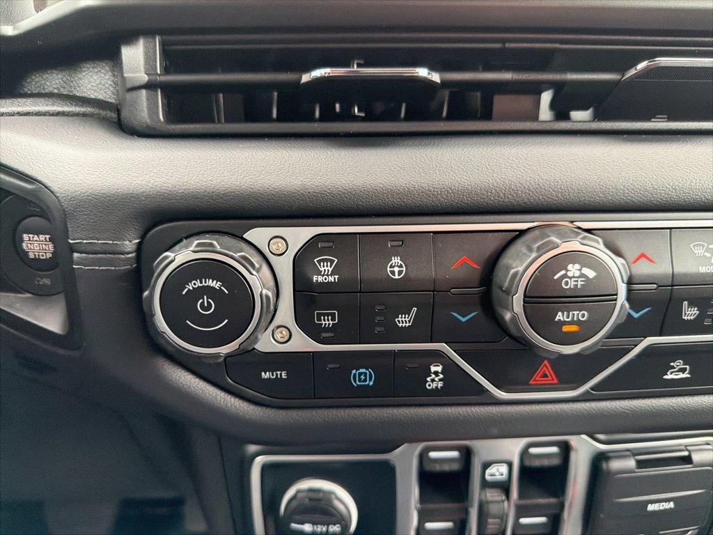 Used 2024 Jeep Wrangler Unlimited Sahara AWD/4WD image 28