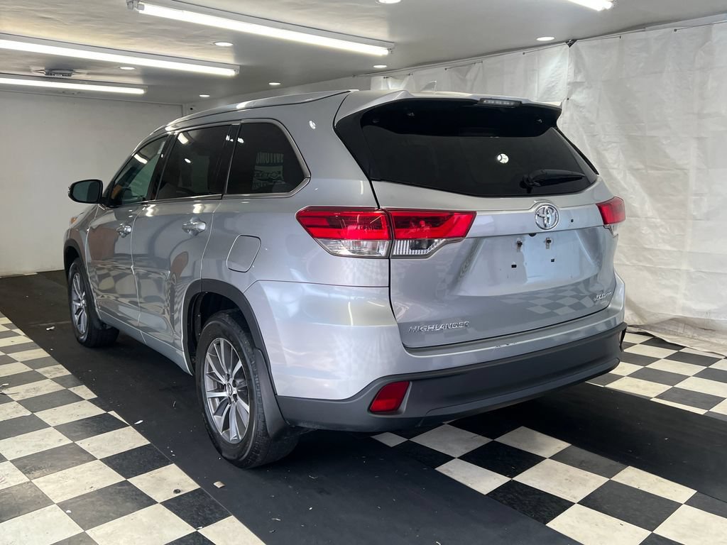 Used 2018 Toyota Highlander XLE AWD/4WD image 8