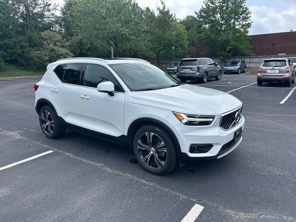 Used 2022 Volvo XC40 T5 Inscription w/ Advanced Package