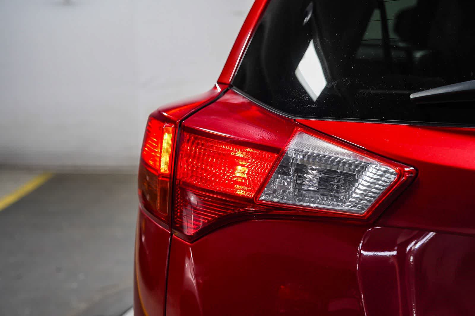 Used 2014 Toyota RAV4 XLE w/ Preferred Accessory Package FWD image 11