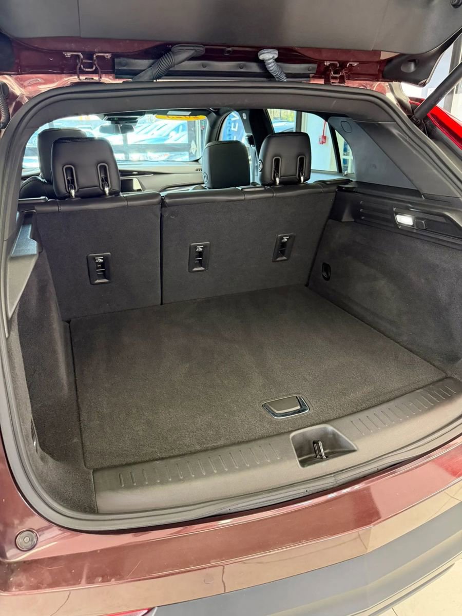 Used 2023 Cadillac XT4 Luxury w/ Cold Weather Package image 20