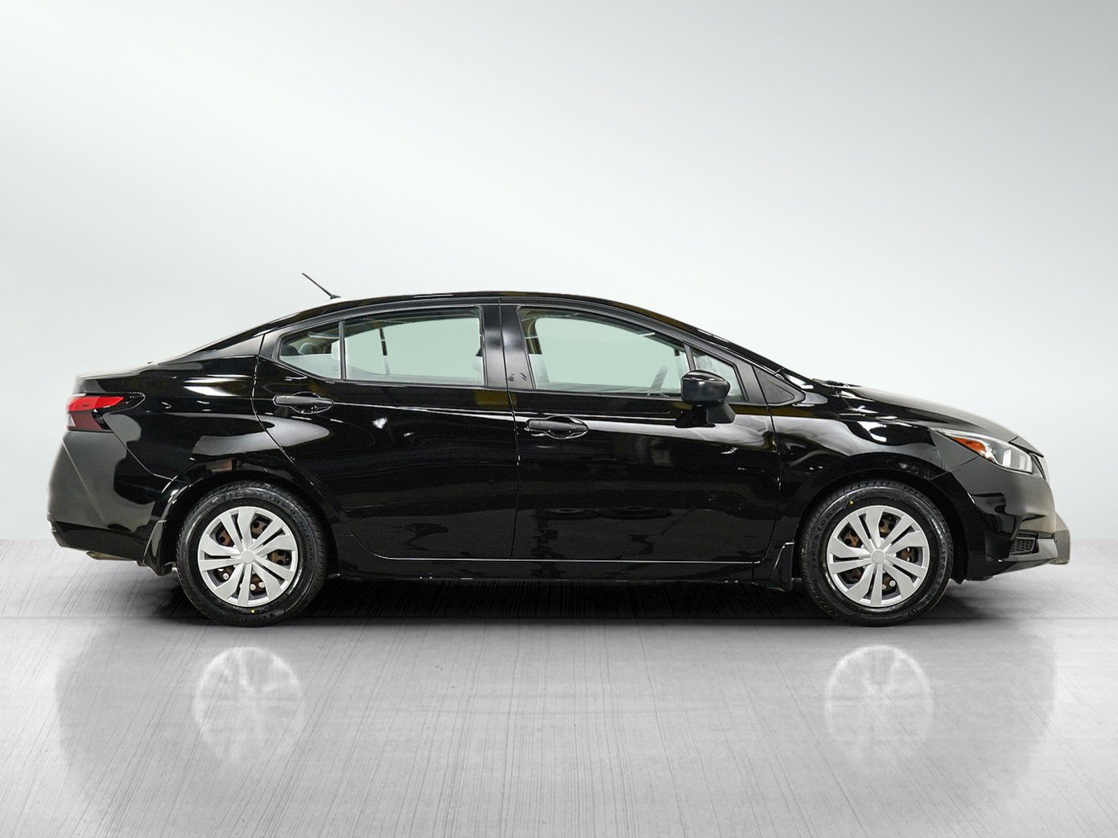Used 2021 Nissan Versa S FWD image 6