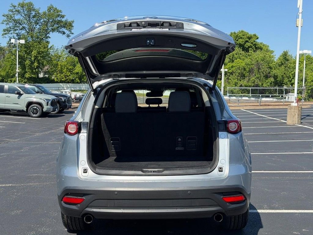Used 2018 MAZDA CX-9 Touring w/ Touring Premium Package FWD image 4