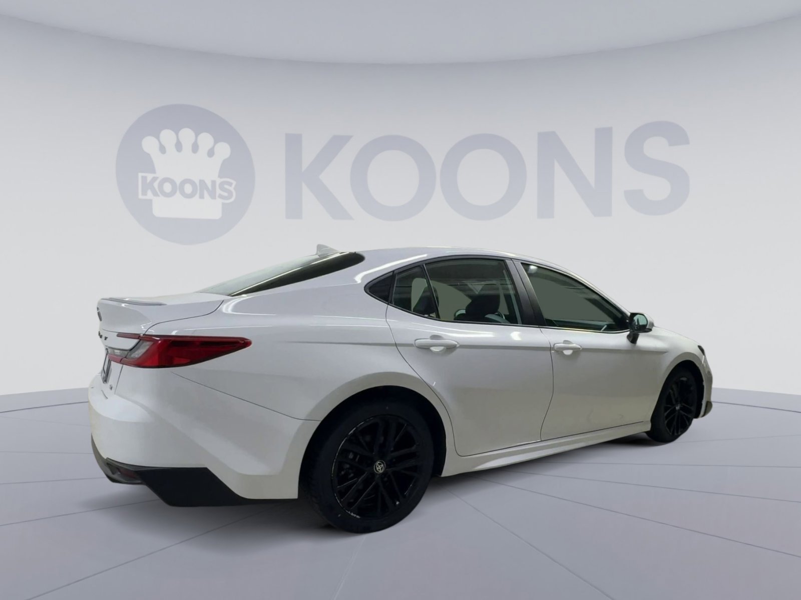 Used 2025 Toyota Camry SE FWD image 11