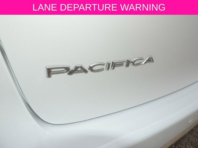 Used 2024 Chrysler Pacifica Touring FWD image 12