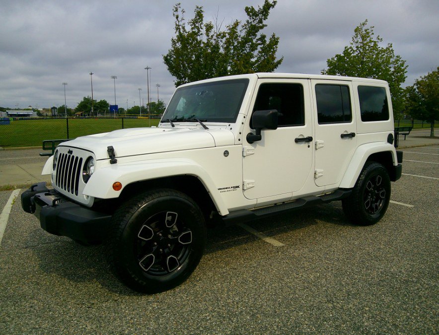 Used 2018 Jeep Wrangler Unlimited Sahara AWD/4WD image 32