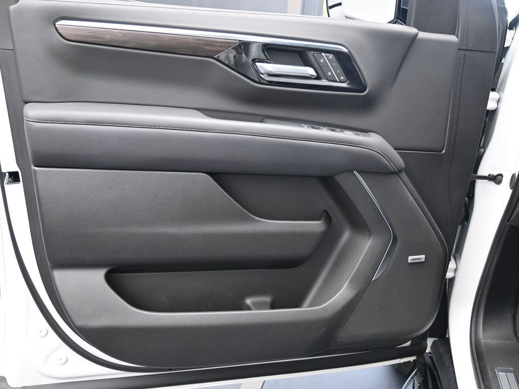 New 2025 Chevrolet Suburban Premier image 31