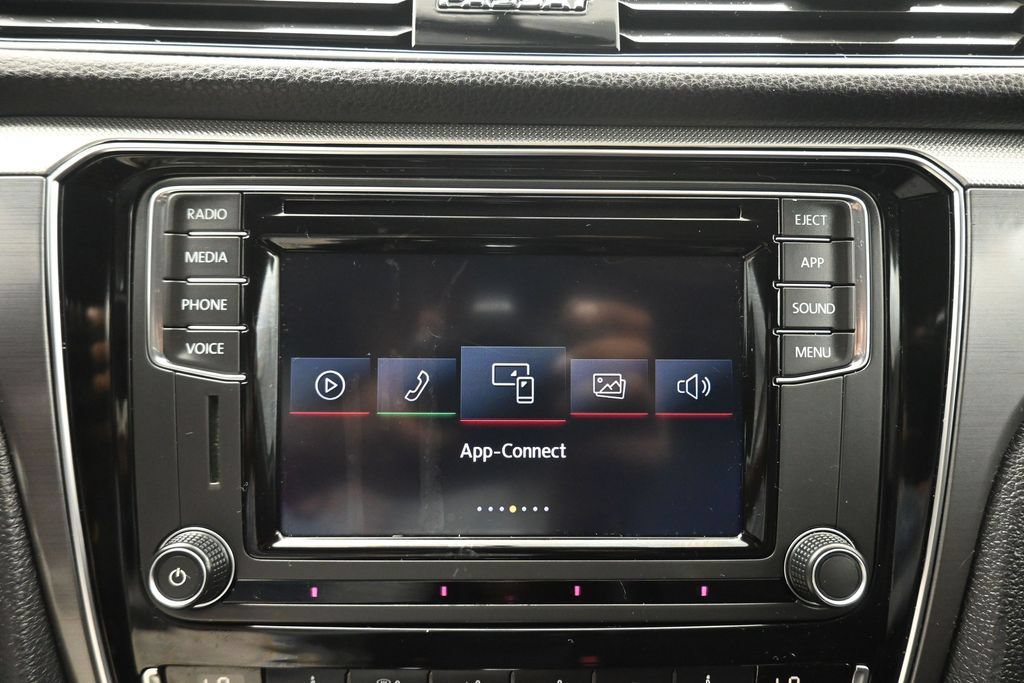 Used 2018 Volkswagen Passat 2.0T R-Line FWD image 19