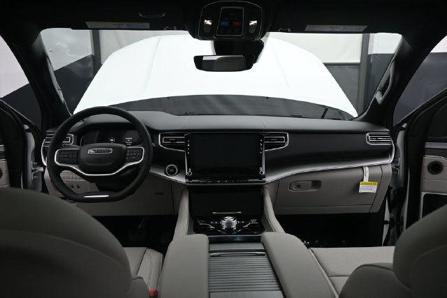 New 2026 Jeep Grand Wagoneer L Limited AWD/4WD image 9