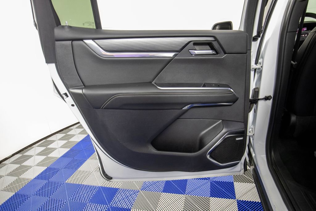 Used 2024 GMC Acadia Elevation image 15