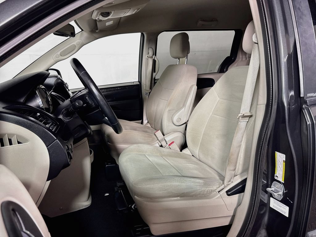 Used 2012 Dodge Grand Caravan American Value Package w/ UConnect Hands-Free Group FWD image 11