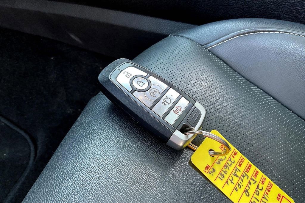 Used 2019 Ford Fusion Titanium image 9