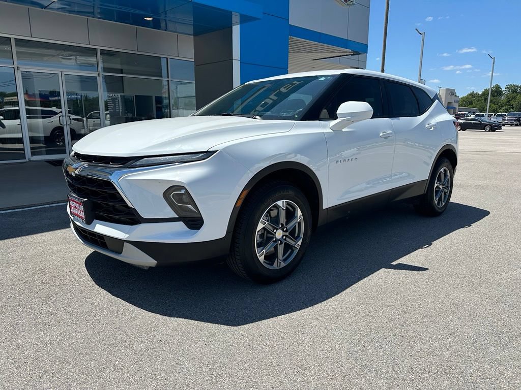 Used 2023 Chevrolet Blazer LT FWD image 1
